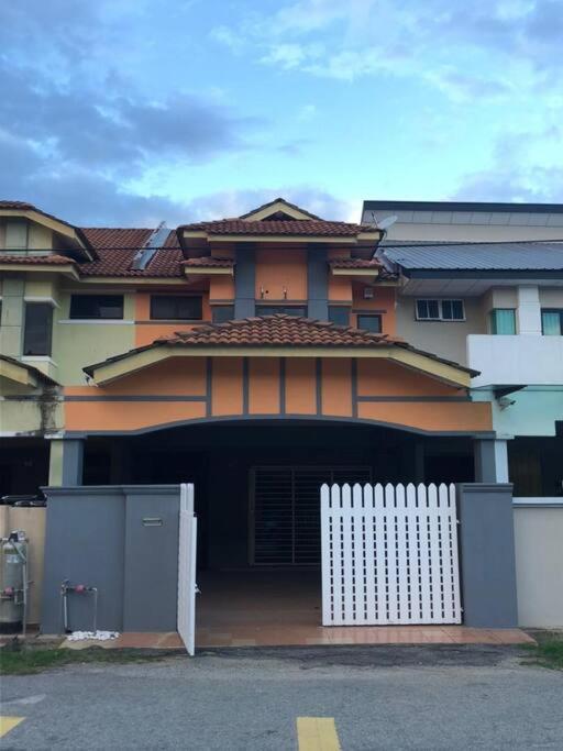 T House Nearby Kuantan East Coast Shopping Mall Exterior photo